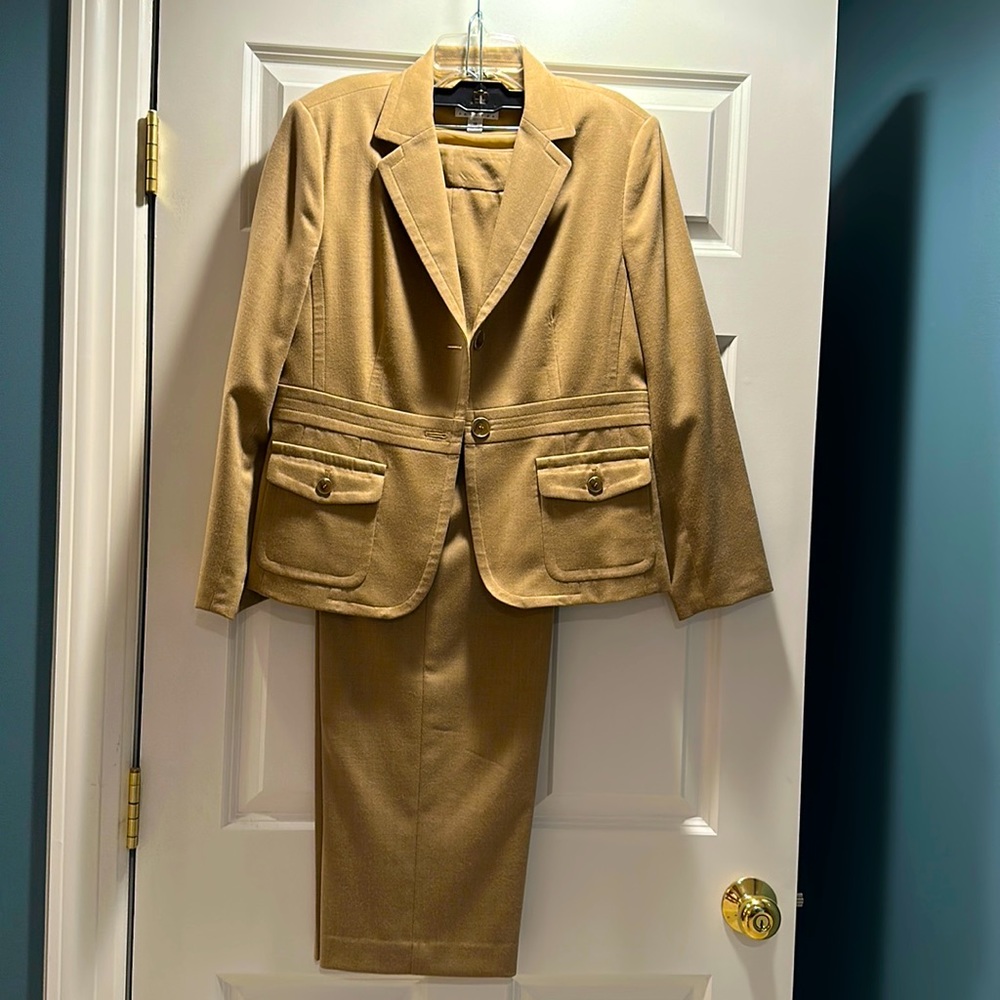 Talbots sz 10 Petite suit, camel colored, 100% wool, fully lined, + dry cleaned